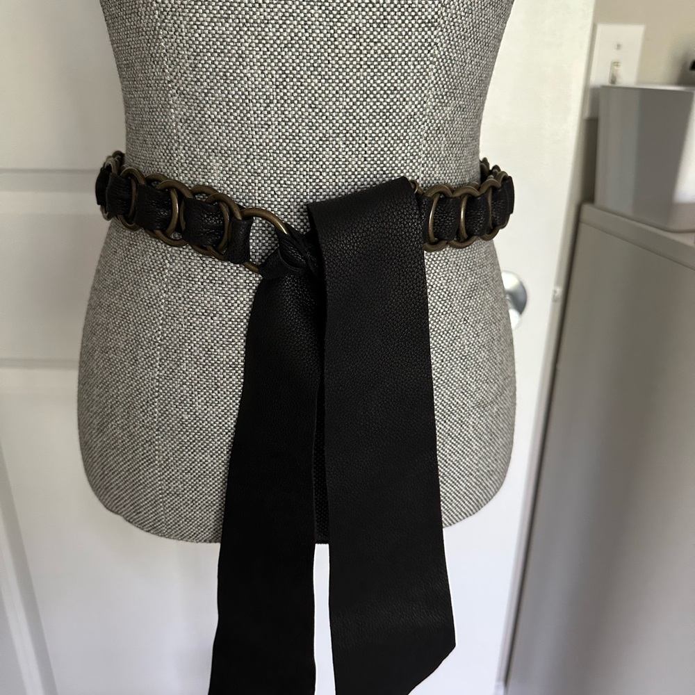 Twiggy brand women’s leather belt,made in Italy,metal color is bronze.